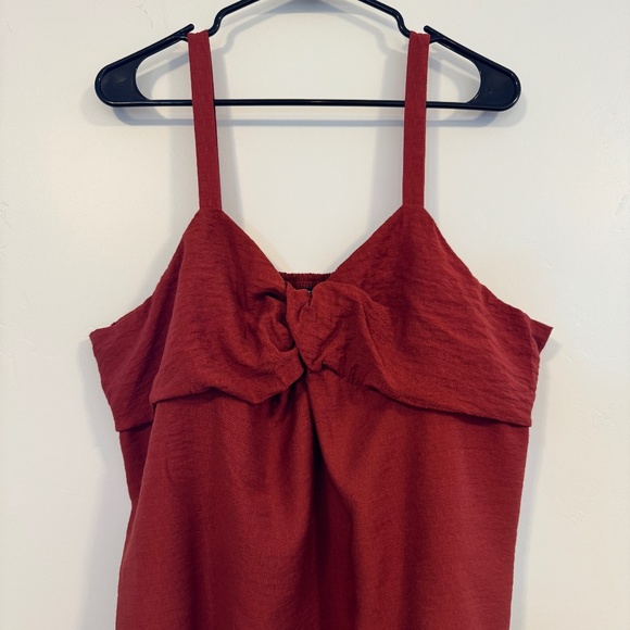 Twist-Front Tank - Picture 2 of 8